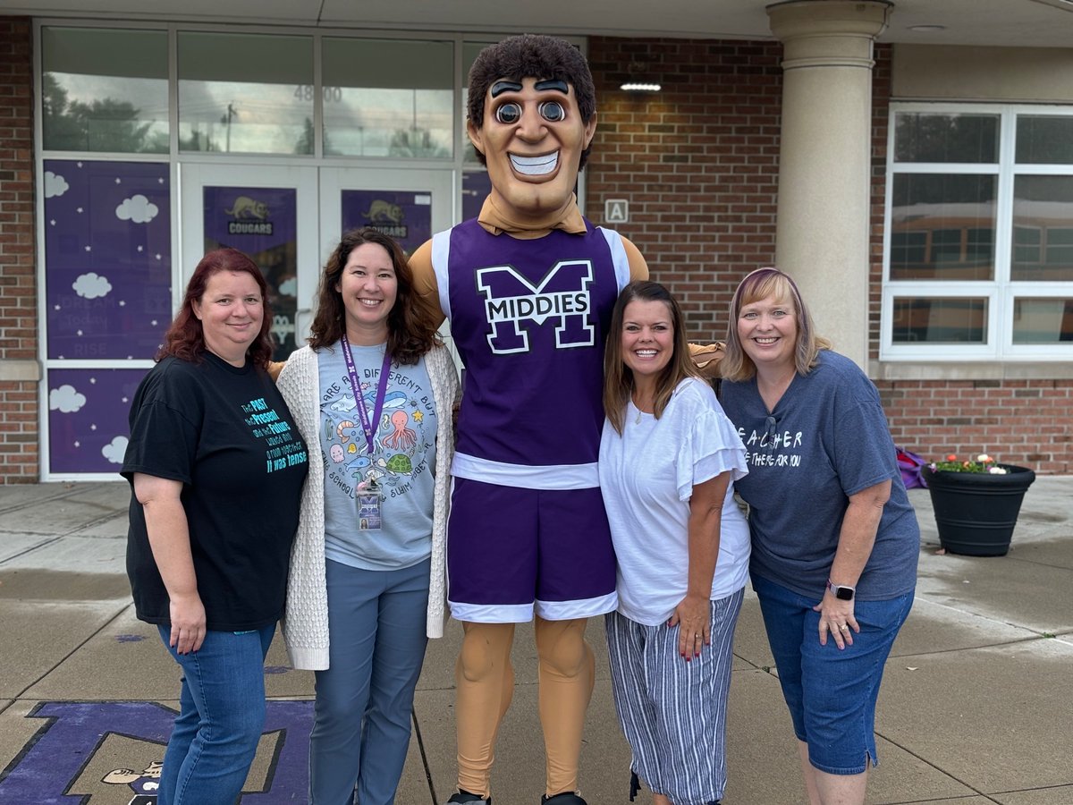 Who doesn’t want to start their day welcoming in the sweetest little faces of Creekview Elementary?!! Thanks <a href="/MrsJLierly/">Jaime Lierly</a> for inviting us to spread some morning cheer! 🤍💜 #TheMiddieWay