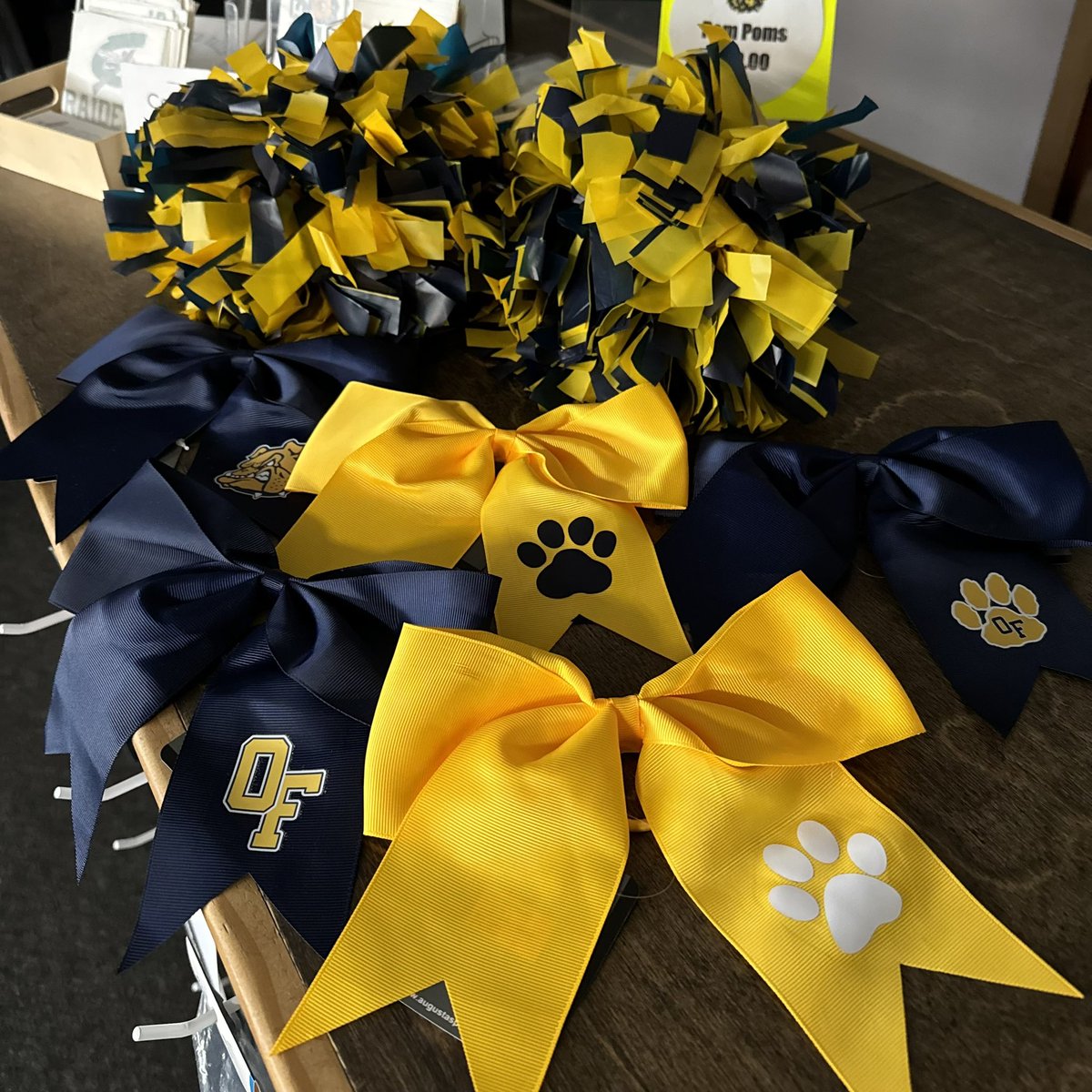 Rycosports's tweet photo. We have a limited quantity of cheer bows & poms for Friday’s Mini Cheerleaders, but they won’t last long! In store only! #TheBulldogWay #MiniCheer https://t.co/GSvppKWGt2