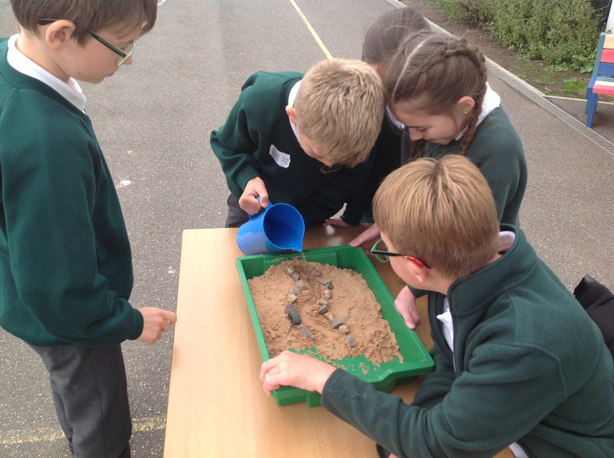 CrocClass's tweet image. Crocodiles Class were very excited this afternoon while modelling the processes of erosion and deposition in Geography.  They really enjoyed making a meander out of sand and watching the effect of the water as it flowed through!  @WillowsCE