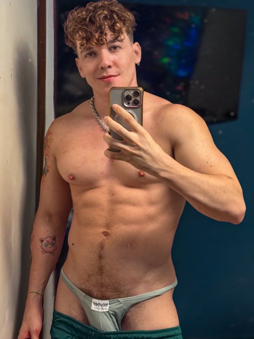 No saben lo mucho que me costó tomarme esta selfie. https://t.co/mEgWR2FwEJ