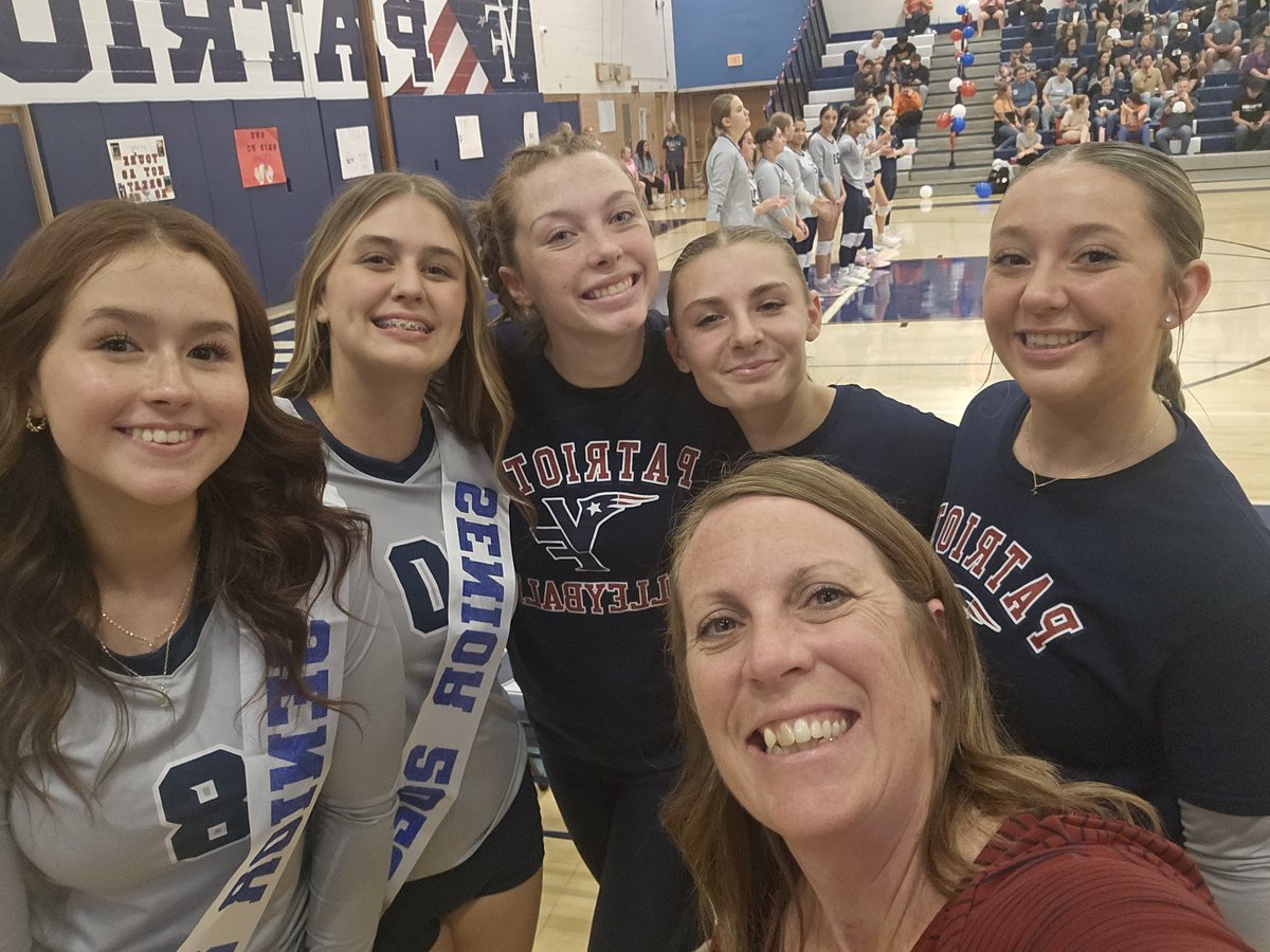 PCSDbiomedical's tweet photo. Senior night, this time for our VF Medical students!  Proud of them both!! Can't wait to see what their futures hold! Bonus that we have some juniors playing for even more medical fun! @parmaschools @nhsinvaders #proudteacher https://t.co/D1hKgSs8aW