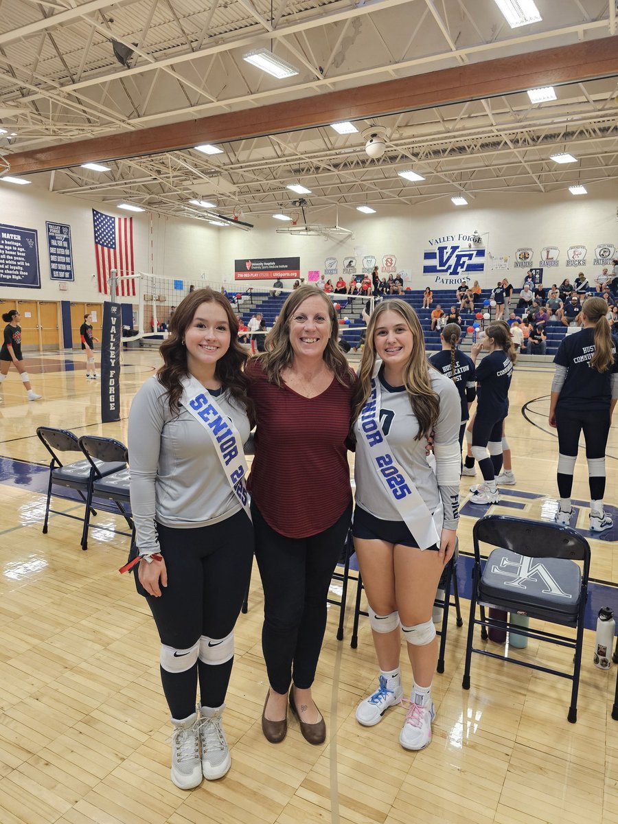 PCSDbiomedical's tweet photo. Senior night, this time for our VF Medical students!  Proud of them both!! Can't wait to see what their futures hold! Bonus that we have some juniors playing for even more medical fun! @parmaschools @nhsinvaders #proudteacher https://t.co/D1hKgSs8aW
