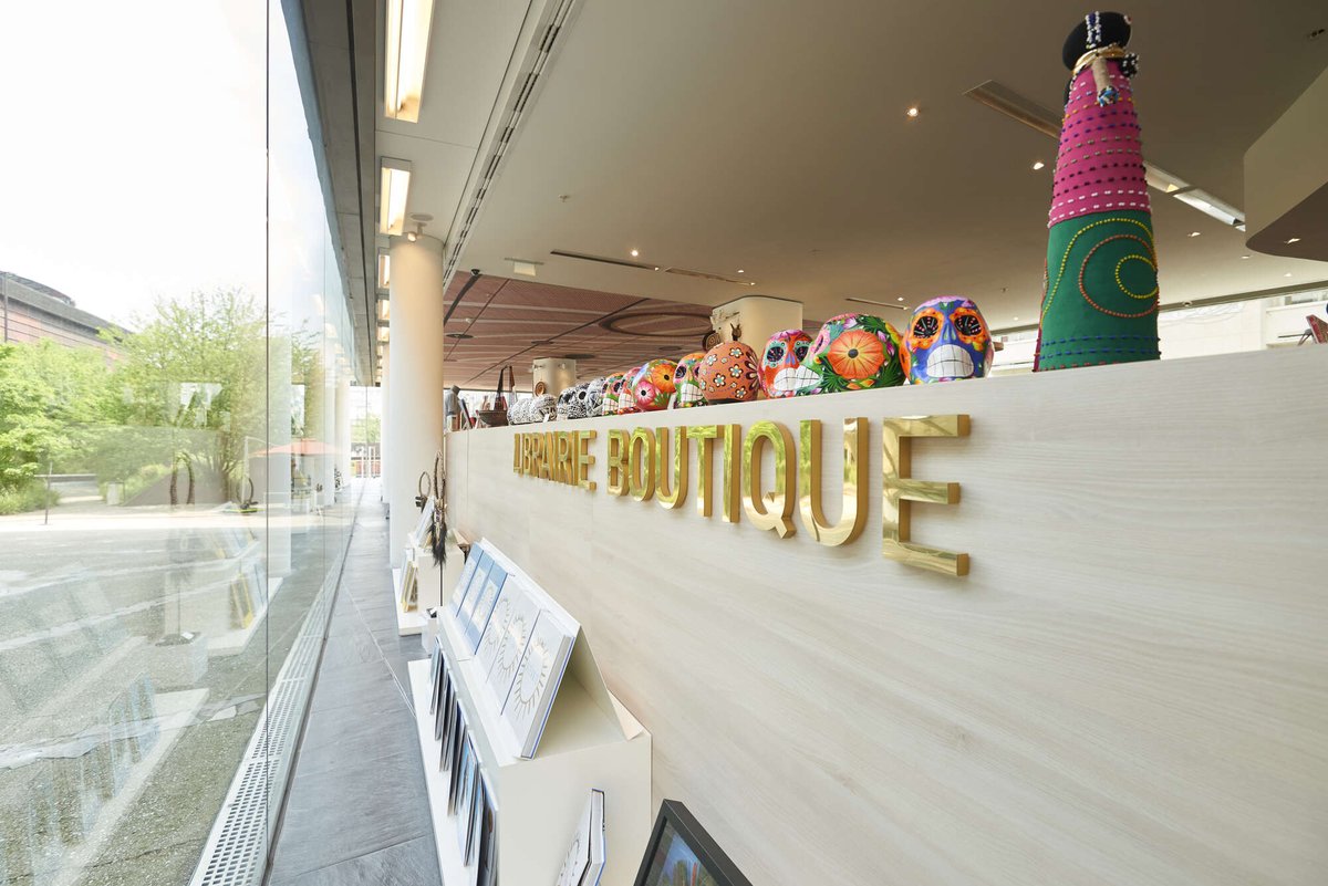 quaibranly's tweet image. #Fermeture 🚧

⚠️ Jusqu'au dimanche 6 octobre 2024, la librairie-boutique du musée sera fermée pour travaux.

🔥 Objets décoratifs, bijoux, articles textiles... rendez-vous le 8 octobre pour découvrir une nouvelle boutique !

👉️ Plus d'infos : bit.ly/4ewqiDG