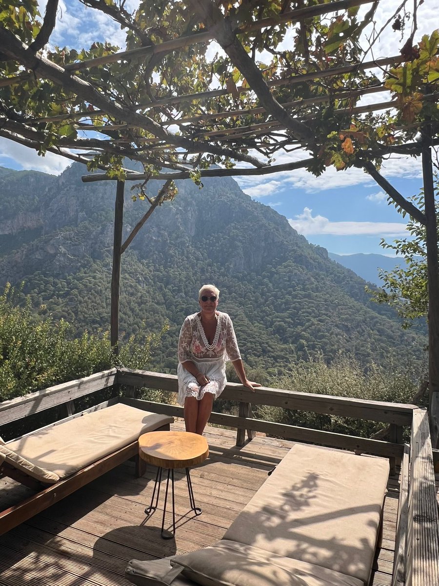 What a stunning place to spend the day #TheOliveGarden Kabak with <a href="/TraceyBridge2/">Tracey Bridge</a> 🇹🇷😎⛰️❤️