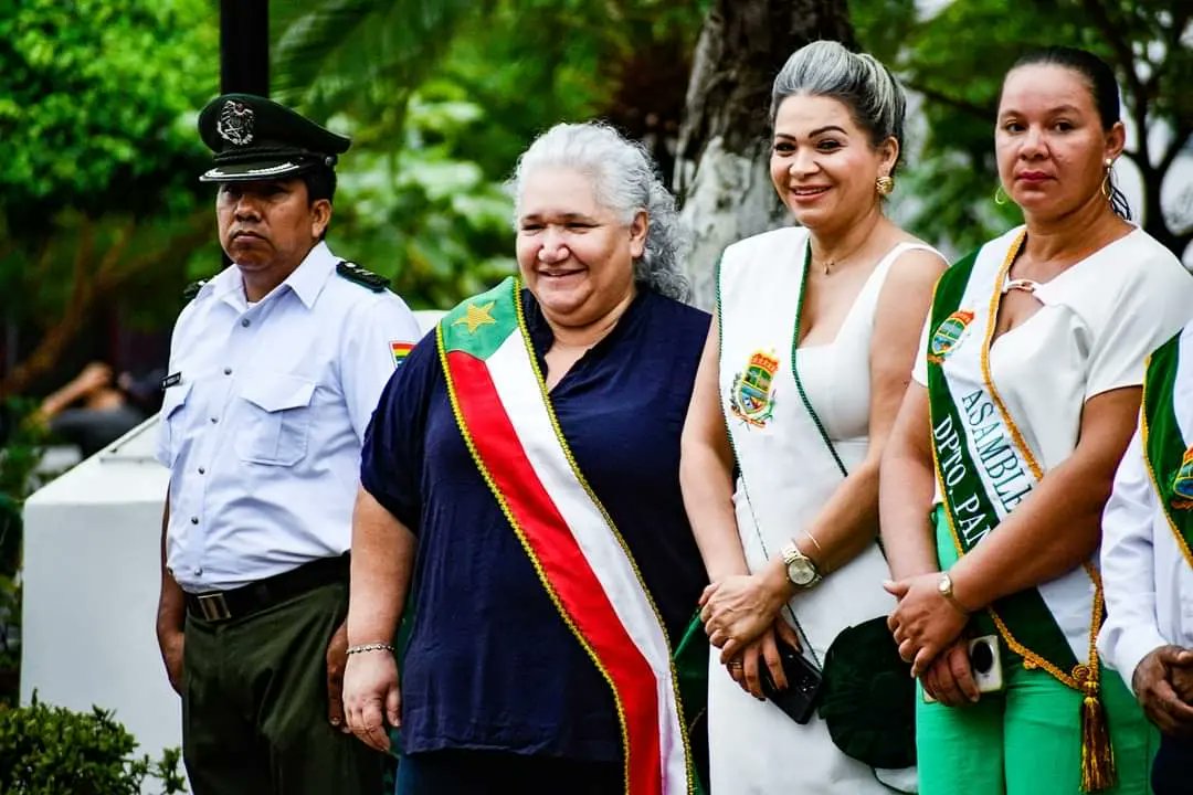 Con mucho fervor cívico participamos de la ofrenda floral e  Iza del Pabellón Nacional en el 86 Aniversario de nuestro querido Departamento.

¡Pando 100% Amazónico! Celebramos con orgullo tu historia querida tierra Amazónica.

#AnaLuciaReis #Cobija #Pando #Bolivia