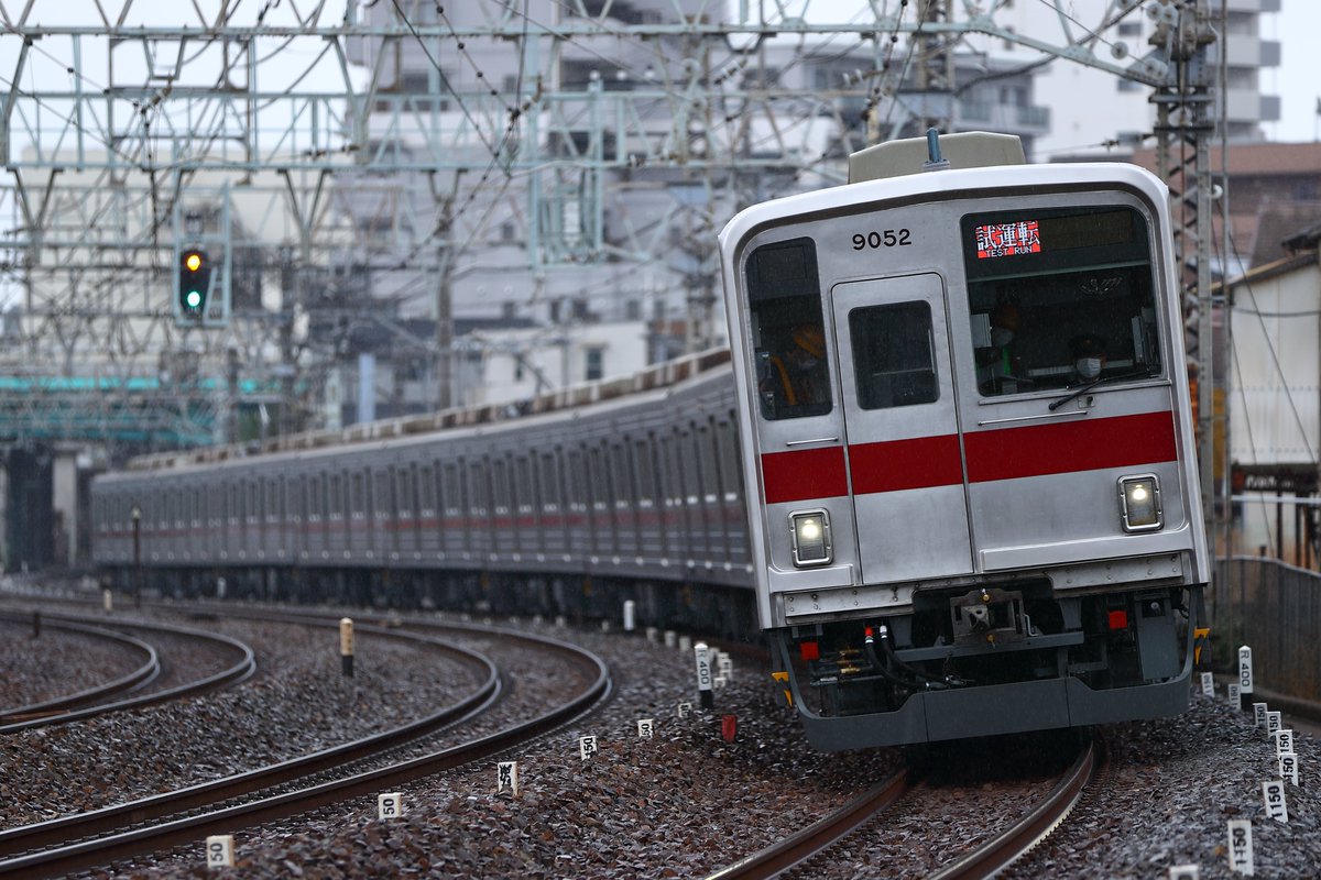 Tojo9051's tweet photo. 本日落成30周年を迎えた9152F。
番号上では先発の9151Fよりも一足先に落成した同編成。
今月12日に車両故障を起こし運用を離脱していたが、昨日24日より運用復帰を果たし無事30周年を迎えることとなった。最期までの活躍に期待したい。 https://t.co/kLpObbvAiM