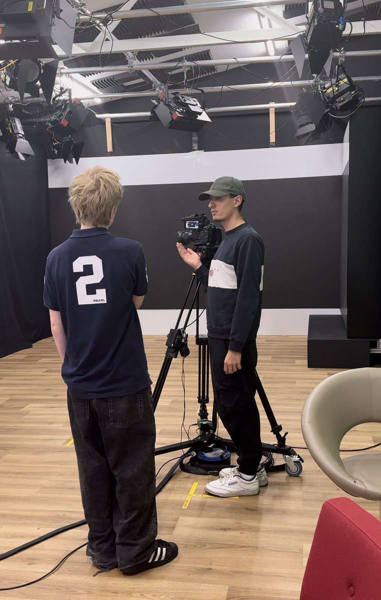 Here's a sneak peek of Miles' first day of work placement.The camera operator was sharing insights on camera setup including adjusting settings.We're proud to empower young dreamers by offering work placements that help them explore their passions and potential
#Community #Ealing