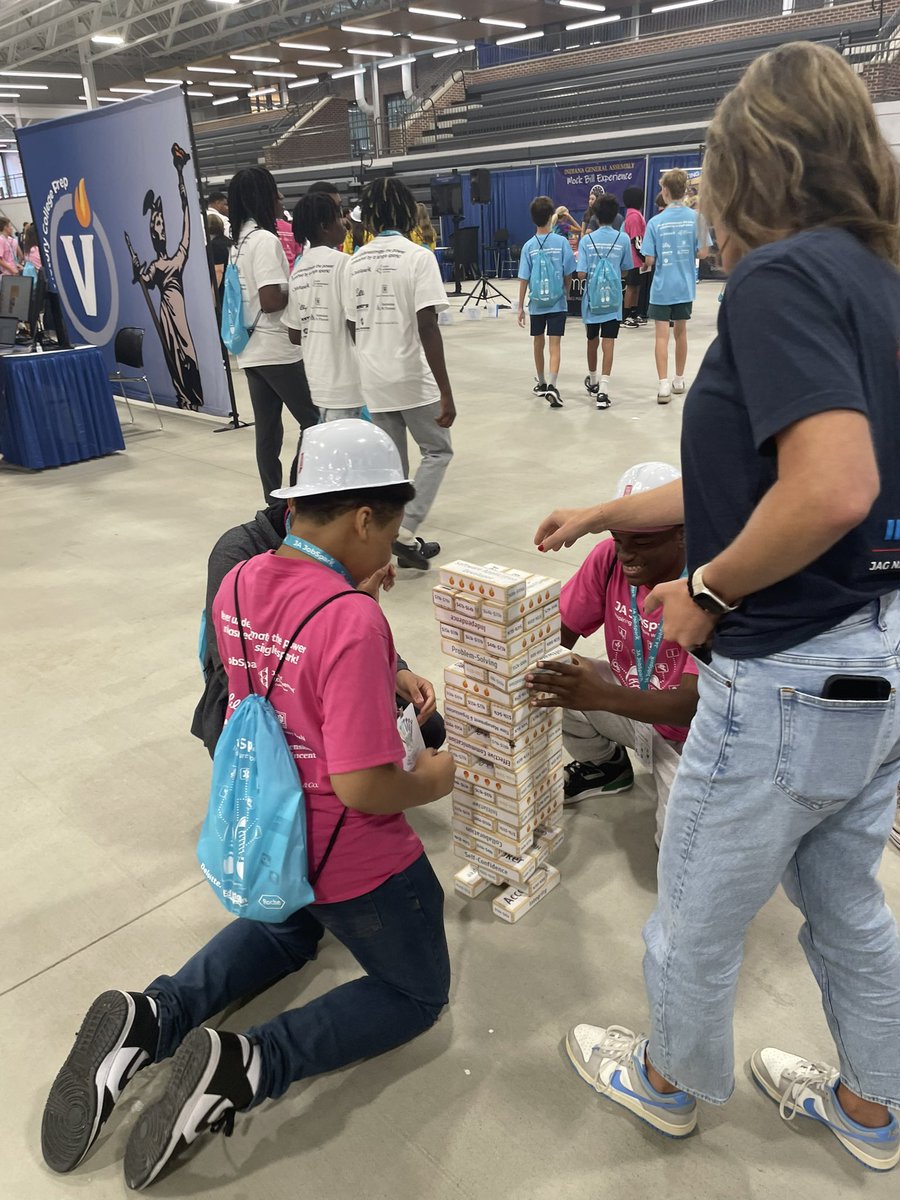 jagindiana's tweet image. What do you want to be? Explore careers at the @WorkforceIND table with us at #JAJobSpark! ⚒️ 💰 🌽