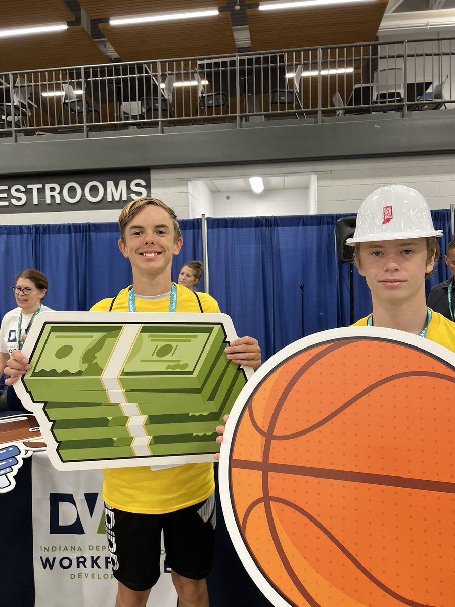 jagindiana's tweet image. What do you want to be? Explore careers at the @WorkforceIND table with us at #JAJobSpark! ⚒️ 💰 🌽