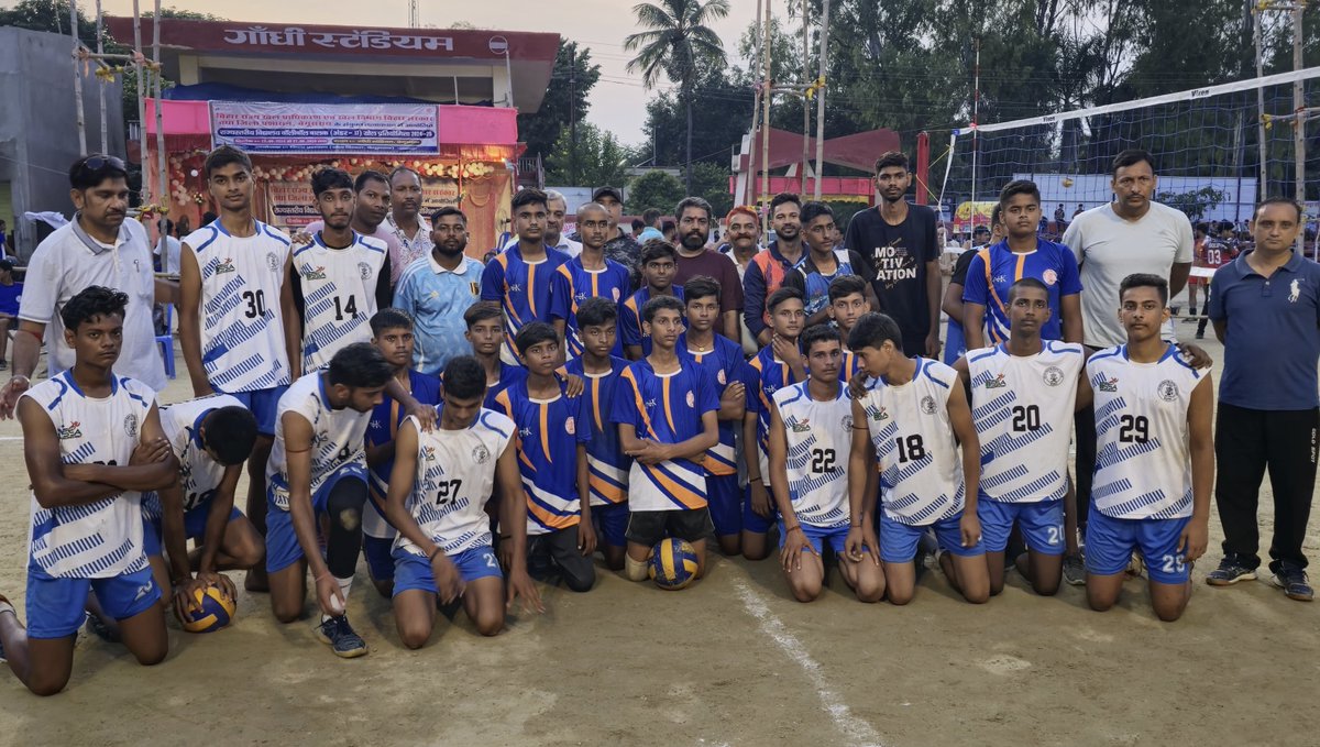 patnanewslive's tweet image. राज्यस्तरीय वॉलीबॉल प्रतियोगिता में बेगूसराय के खिलाड़ियों का दबदबा, तीनों मैच में जिले का टीम जीता

#volleyball #StateLevel #Begusarai  #Bihar