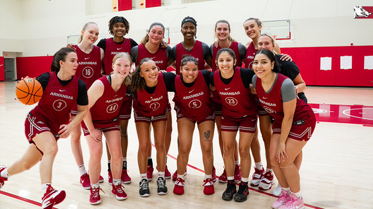 Gang’s all here🥹

(Izzy had class, but good thing we are masters at Photoshop😎)