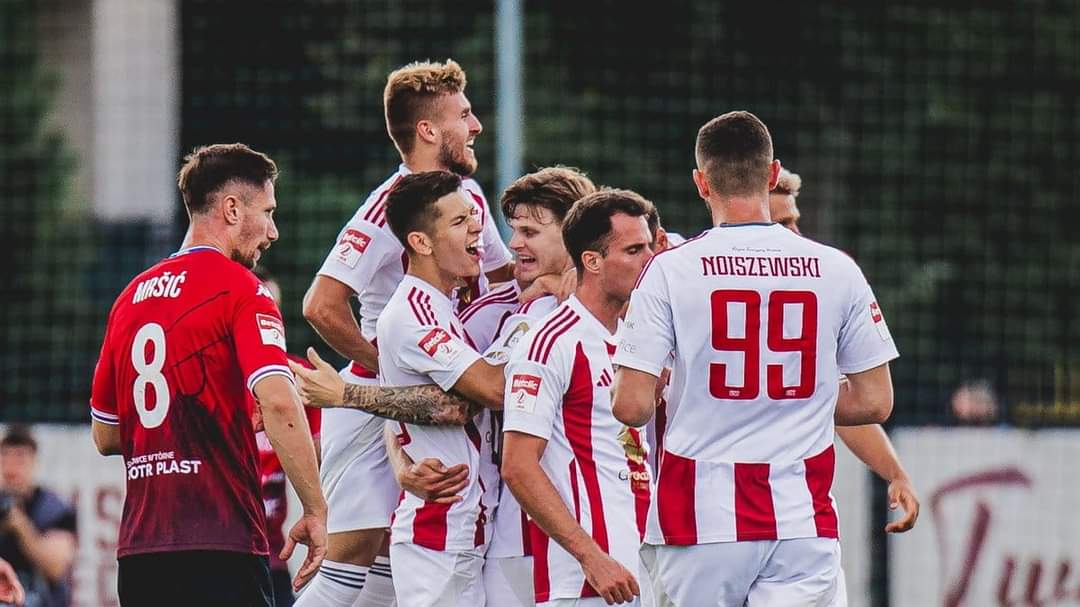 Pilkawsiatce_'s tweet photo. 🚨 POGOŃ GRODZISK MAZOWIECKI WYGRYWA!

👏🏻 Pogoń Grodzisk Mazowiecki pokonuję w serii rzutów karnych Lechię Gdańsk 4-3. ⚽

🏆 Dwie drużyny z Ekstraklasy odpadają z Pucharu Polski. (Cracovia, Lechia Gdańsk) 

🔜 17:30 Elana Toruń - Widzew Łódź ⚔️

#PucharTysiacaDruzyn #PGMLGD https://t.co/rr7EeoINA3