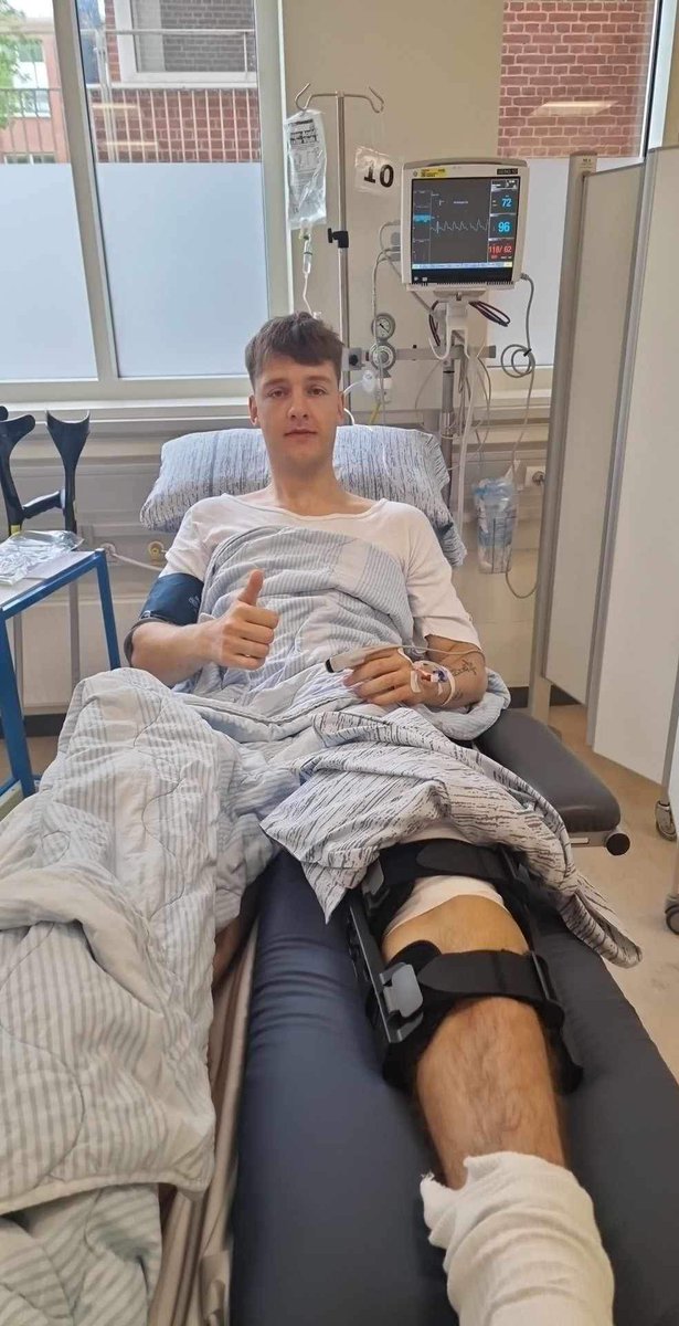 rasmus_tello's tweet photo. 3. Gang er lykkens gang, er det ikke det man siger?

Nyt korsbånd, magcelletransplantation og nyt ekstra ledbånd.
Vi ses efter Jul på Tribunen. #obdk 
@13forlivet_ vi ses om et år. 🤝🏼 https://t.co/bukeGEfL7y