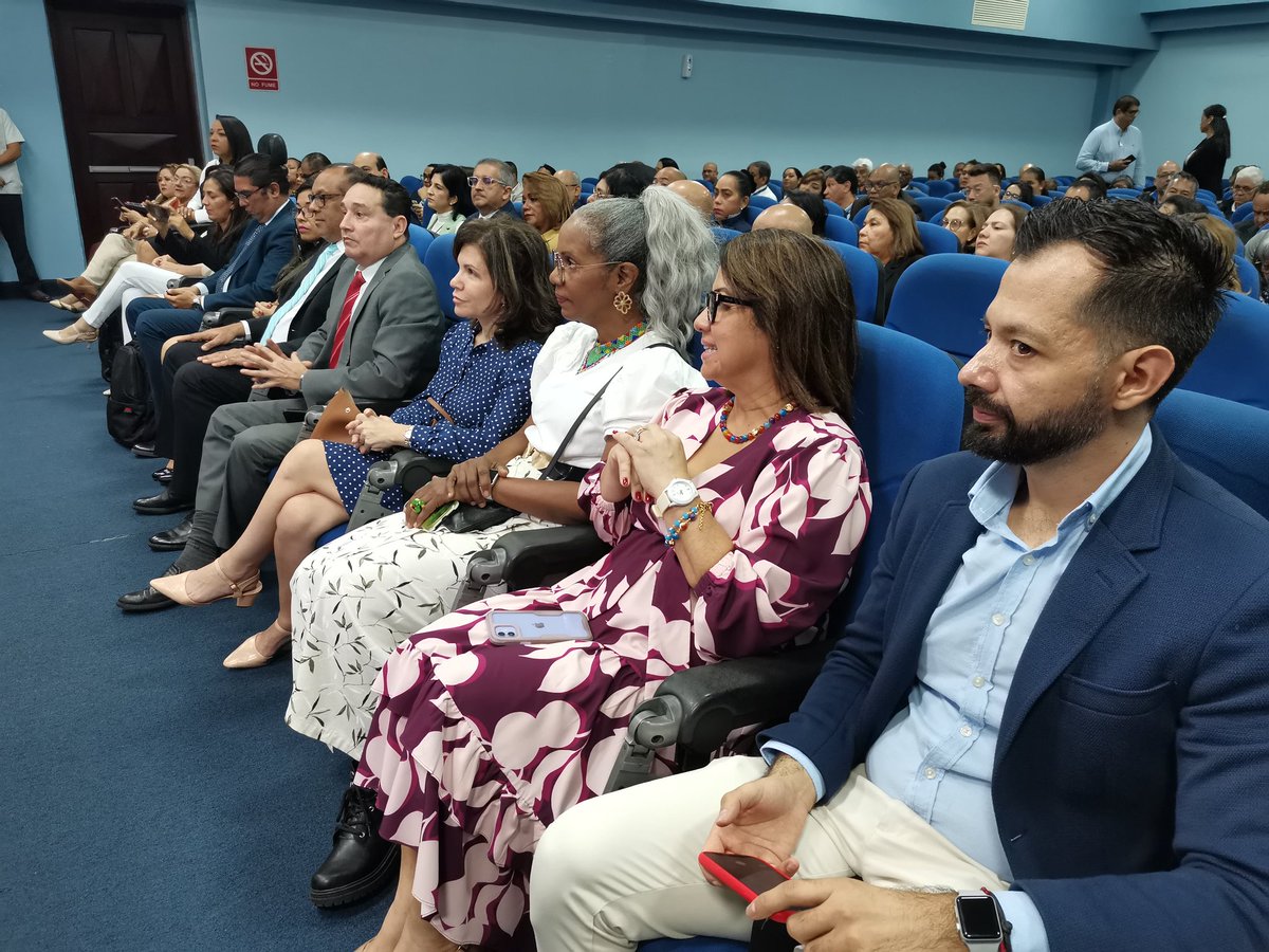 CSSPanama's tweet photo. 📍#CiudaddePanamá
Firma de convenio entre la Caja de Seguro Social y la Asociación Panamericana de Mercadeo Social (PASMO), con el fin de establecer la cooperación del proyecto de prevención, y cuidado en clínicas de tratamiento antirretroviral de la CSS. https://t.co/kQnLdMjRFy