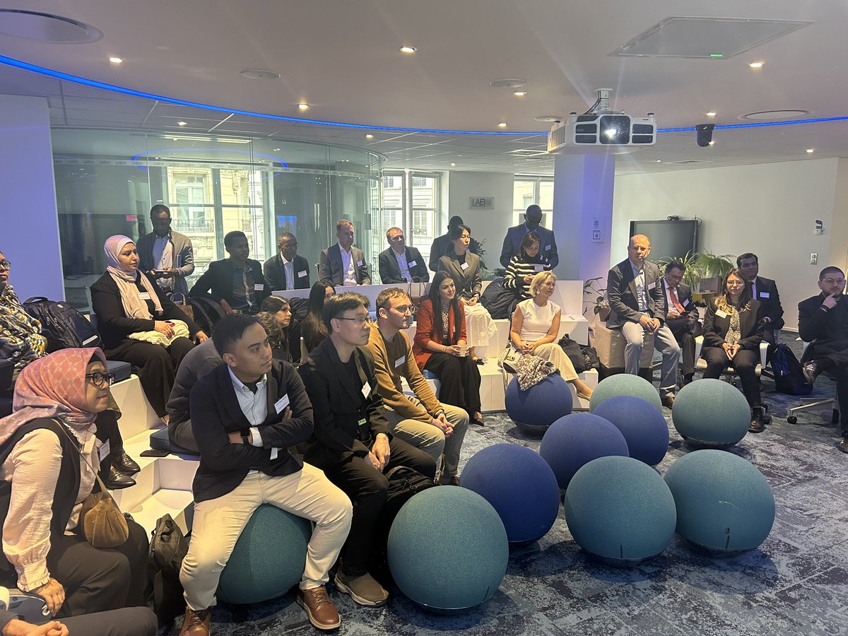 LabBdf's tweet image. C’est parti pour le jour 1 du séminaire innovation avec l’IBFI ! Nous avons accueilli près de 35 représentants de banques centrales venus des quatre coins du monde.
🚀 Nous avons commencé par une présentation du Lab et son processus d’innovation. 
#Innovation #IBFI #LELAB