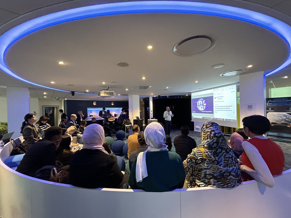 LabBdf's tweet image. C’est parti pour le jour 1 du séminaire innovation avec l’IBFI ! Nous avons accueilli près de 35 représentants de banques centrales venus des quatre coins du monde.
🚀 Nous avons commencé par une présentation du Lab et son processus d’innovation. 
#Innovation #IBFI #LELAB