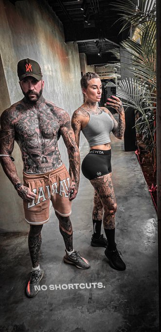 Niels&Rosanna - What a workout 🔥 #inked #PictureOfTheDay #follow #tattoos #Couple ##couplegoals #workout https://t.co/IJUoCMjEqc