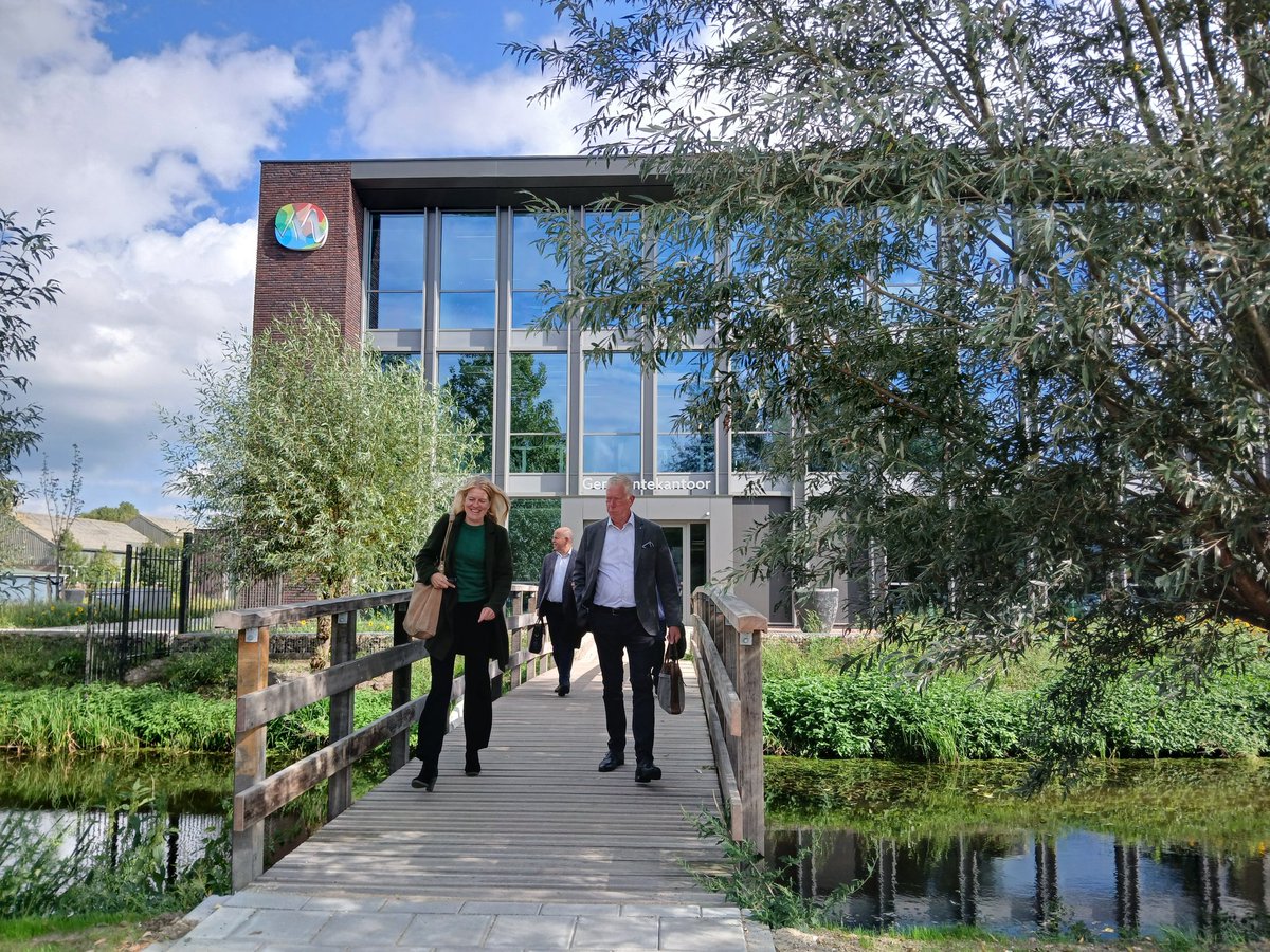 Te gast bij het College van <a href="/Molenlanden_Gem/">Gemeente Molenlanden</a> in hun splinternieuwe gemeentekantoor in Bleskensgraaf. Wat een prachtige plek! Als goede buren hebben we elkaar hard nodig op veel verschillende dossiers.