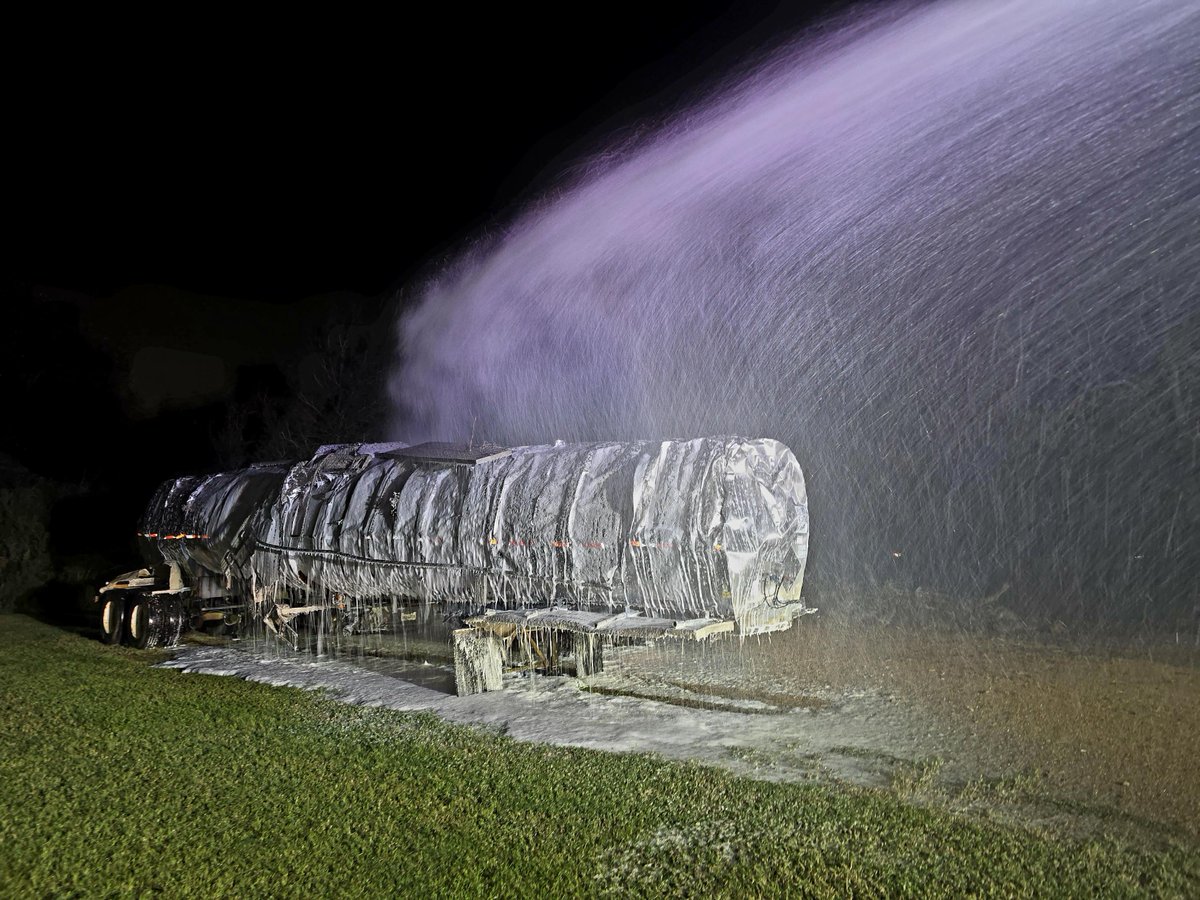 hcfmo's tweet photo. Training is crucial for preparing for emergencies. 

HCFMO's Hazmat team conducted a session for Waller-Harris County ESD 200, with help from Fort Bend County Hazmat, focusing on extinguishing burning gasoline tanker truck fires. https://t.co/GUm6LG4OA4