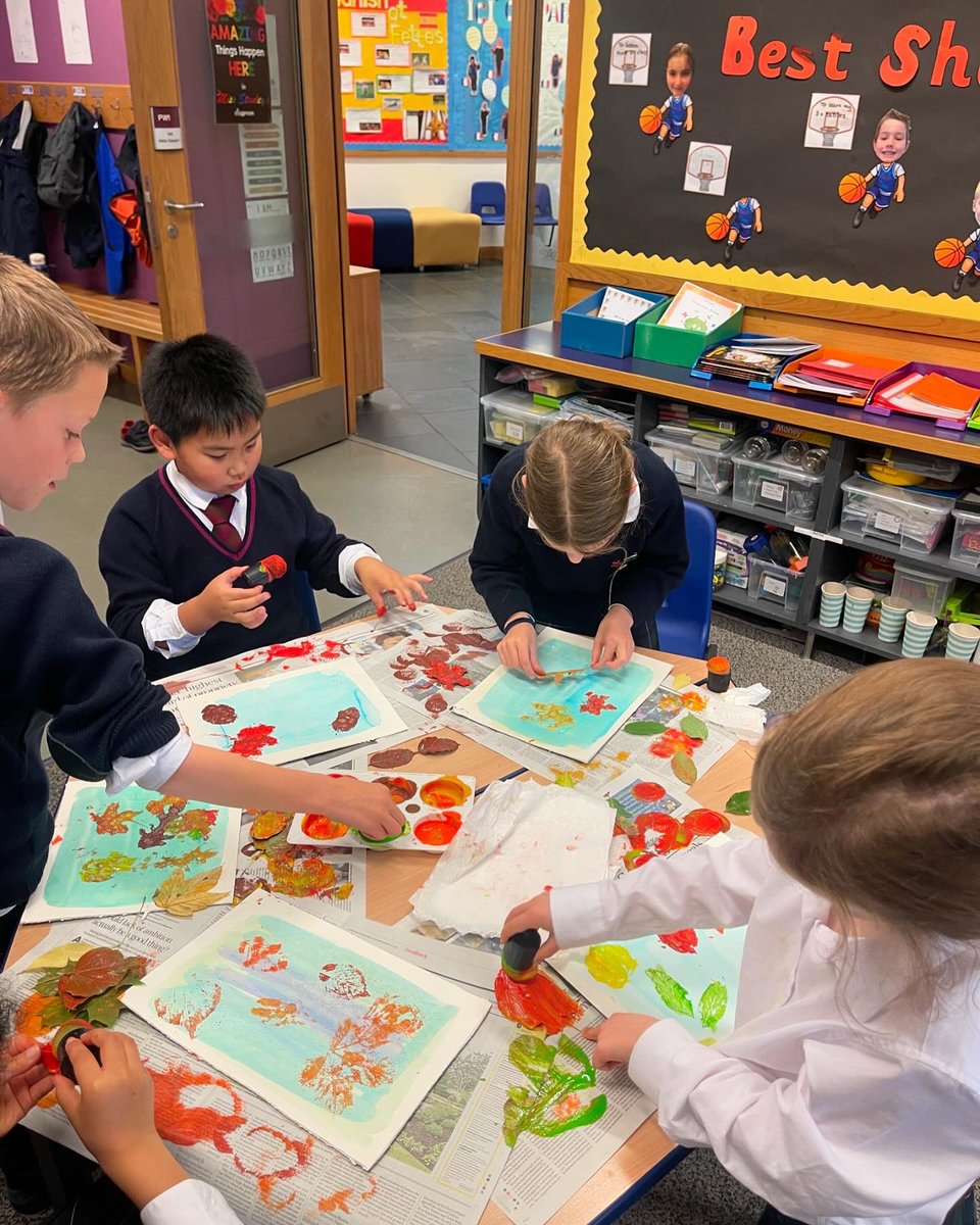 FettesPrep's tweet image. M and P Forms have had a wonderful time leaf pressing in autumn crafts during activities this evening 🍂