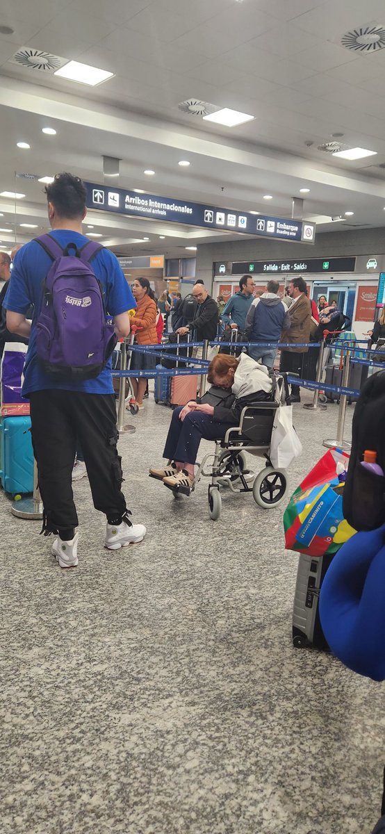 cfmoretti's tweet photo. @VoeGOLoficial olha que beleza o tratamento de Gol a seus clientes. Cancelam vôo e te deixam ai jogados. https://t.co/nuPJEzTt2f