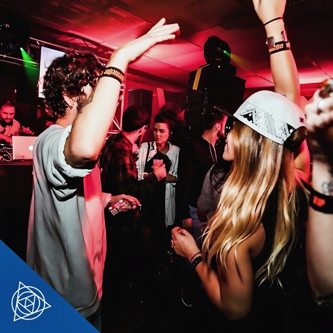 InnomediaEvento's tweet photo. Evento JAGGER | Hicimos vibrar a todos con sonido de calidad 🎤, visuales impresionantes 🎥, iluminación 💡 y proyecciones envolventes 📽️. ¡Una experiencia inolvidable! 🚀
Descubre más en nuestra web. #Eventos #innomedia #Sonido #Iluminación #Proyecciones #Visuales https://t.co/d8c7RcOZj9