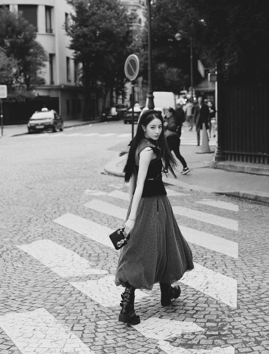 #DilrabaXDiorSS25

Dilraba Dior PFW2024

Relaxed and bright Dilraba on the streets of France

#Dilraba