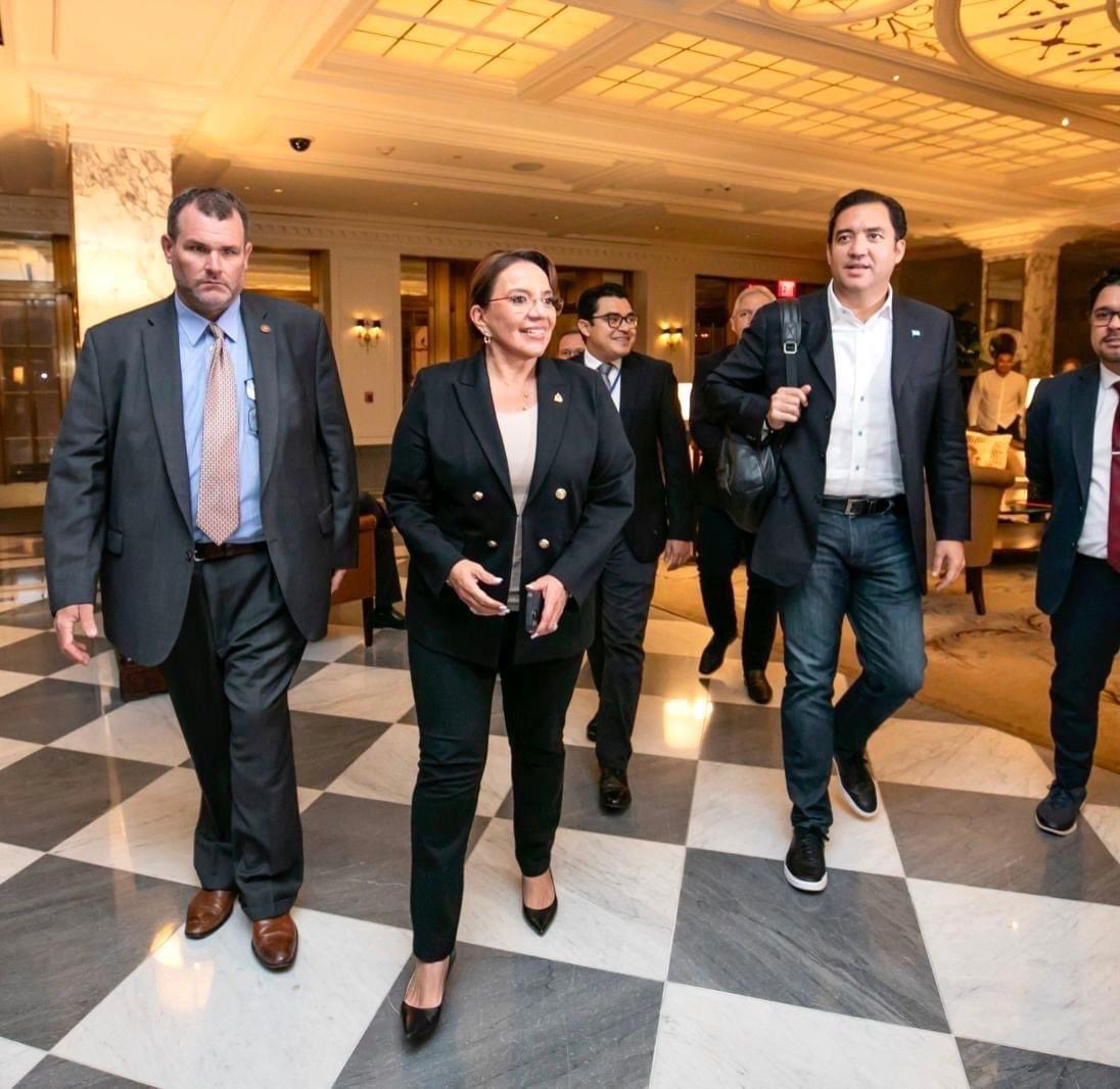 Llegada de la presidenta constitucional de la República de Honduras a la 79 Asamblea de la organizaciones de las Naciones Unidas 🇺🇳. Donde comparecerá con un mensaje al mundo.
#asambleaonu