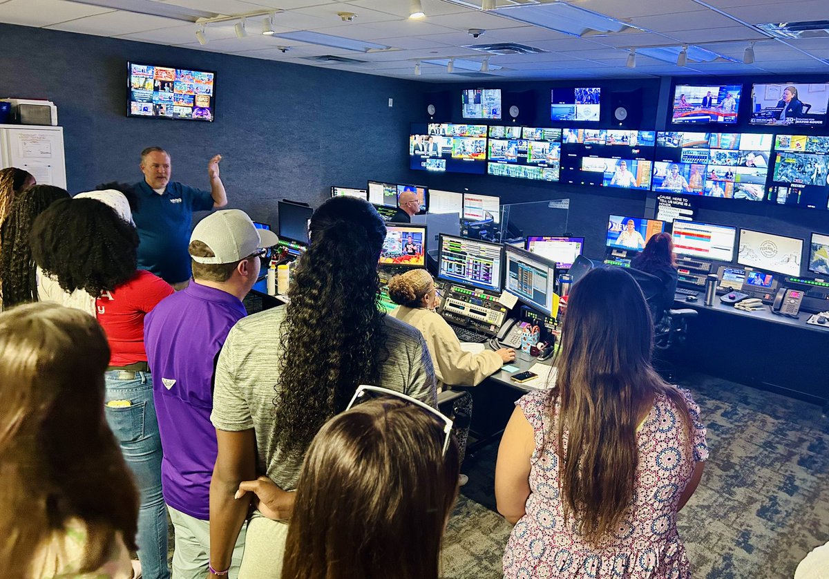 ChadSabadie's tweet photo. Great visit this morning with our @WAFB friends and our @ManshipSchool #MC3104 Broadcast students!! #GeauxManship #WAFB @lizkohTV #LSU https://t.co/uPYNfqYtXM
