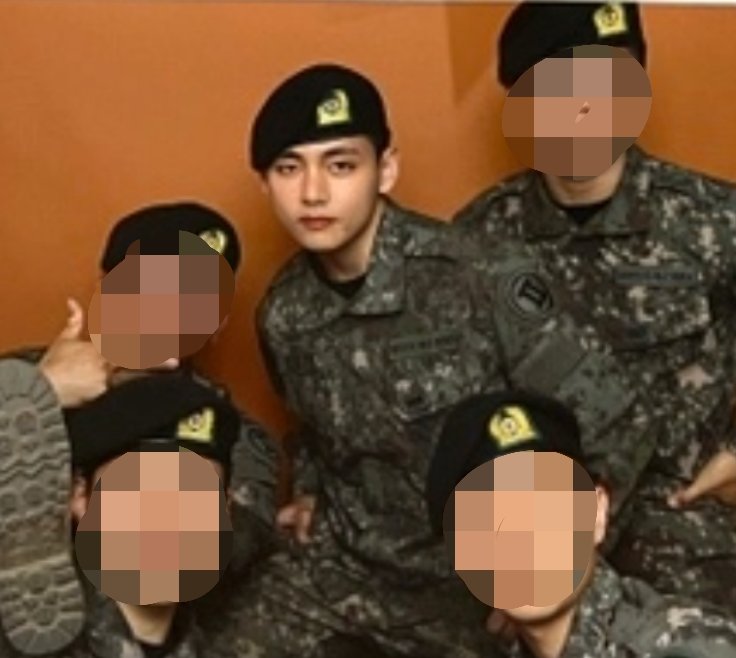 _VTT1230_'s tweet photo. 미친 개잘생긴 군인 New뷔 또 뜸ㄷㄷ 포토이즘 스튜디오에 붙어있대ㅜ https://t.co/OUqg7L0VwR