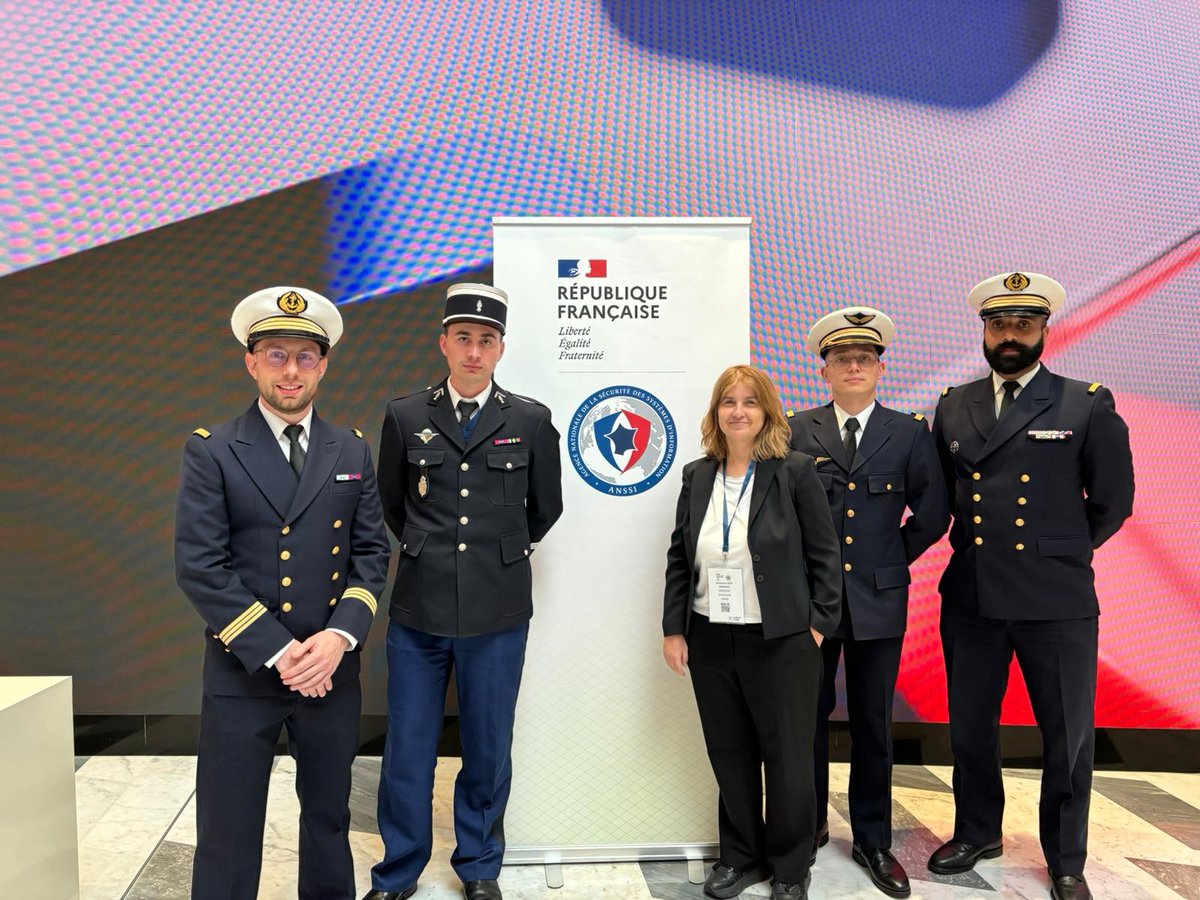 #Formation | 🎓 Félicitations à la promotion de stagiaires 2023-24 du CFSSI qui présentait aujourd’hui son sujet de stage devant le jury pour le titre #ESSI.

🔔 RDV en octobre pour la prochaine campagne de sélection de la promotion 2024-25.

🔗 cyber.gouv.fr/formation-essi…