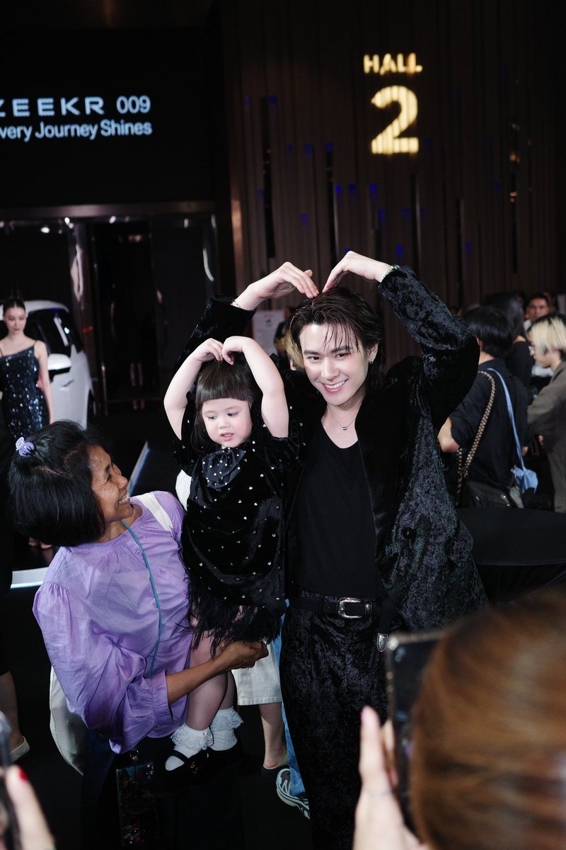 jackiejackrin's tweet photo. เจ๊เกลรับแอดเพื่อนหน่อยค้าบ😆
โดนน้องตกทำไงดีย์55555 https://t.co/B4e50c4YmK