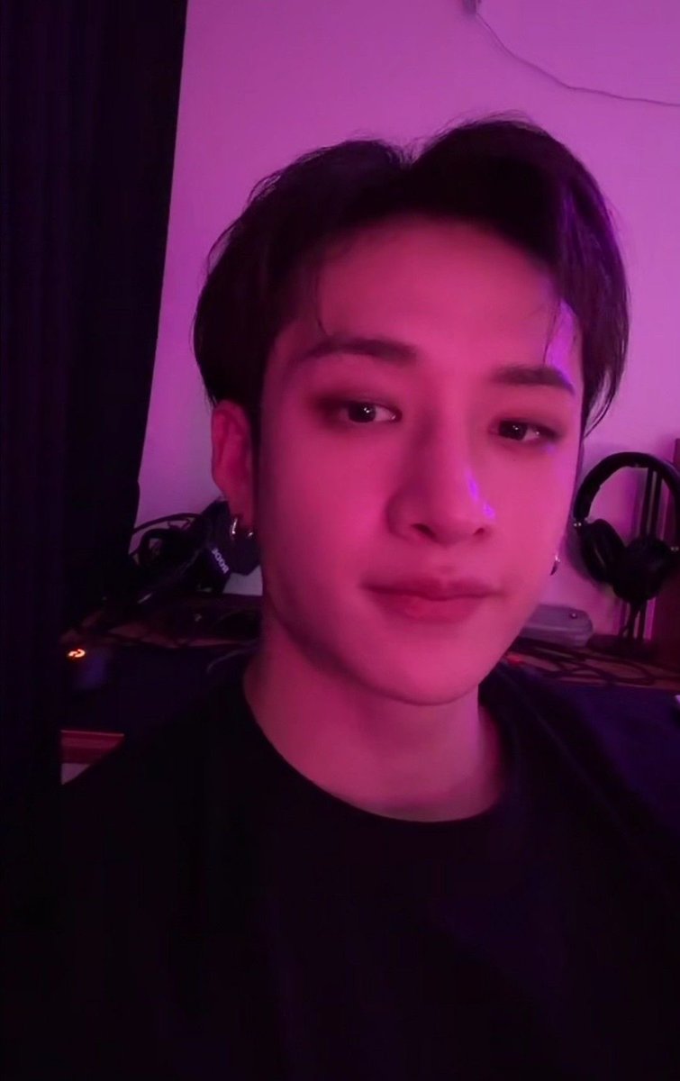 IHopeInGrefurx's tweet photo. “The sky have been beautiful these days, thank you for being able to live with me under it” ✨✨

@Stray_Kids #SSD #stayselcaday #StrayKids #스타스트럭 #Chan #Bangchan #방잔 https://t.co/Iex1Z2Edcj