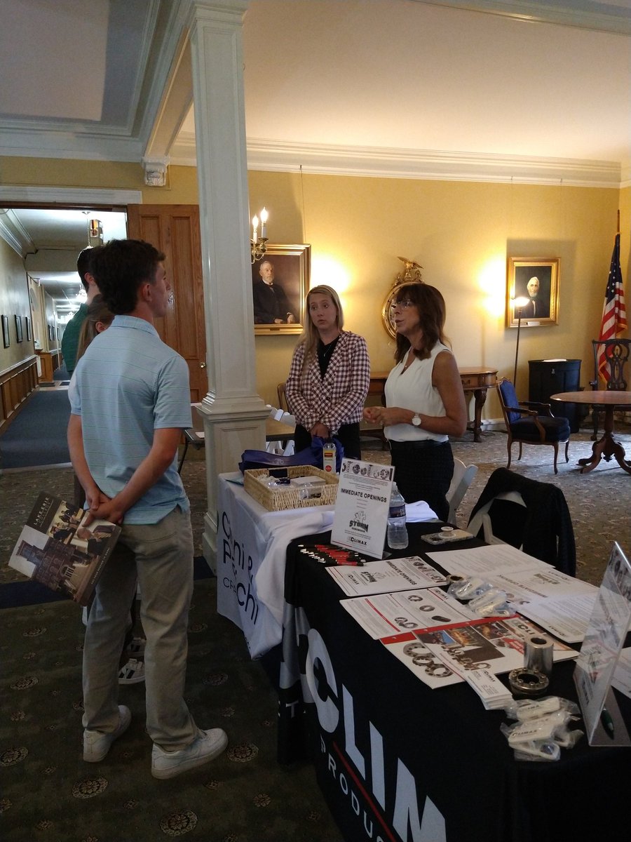 KSkledar's tweet photo. Great to see students interacting with future employers and seeing some of outstanding alumni now working in careers they love. https://t.co/MjtMxxUdGE