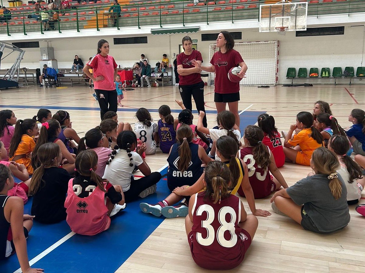 LionessBball's tweet photo. | C L U B 🏀 |

Durante esta semana, nuestras jugadoras del primer equipo compartirán entrenamientos, risas y mucha diversión con los equipos de categorías inferiores.

 #Rugeconnosotras #SomosHijolusa💚 @hijolusa https://t.co/keJKe98psb