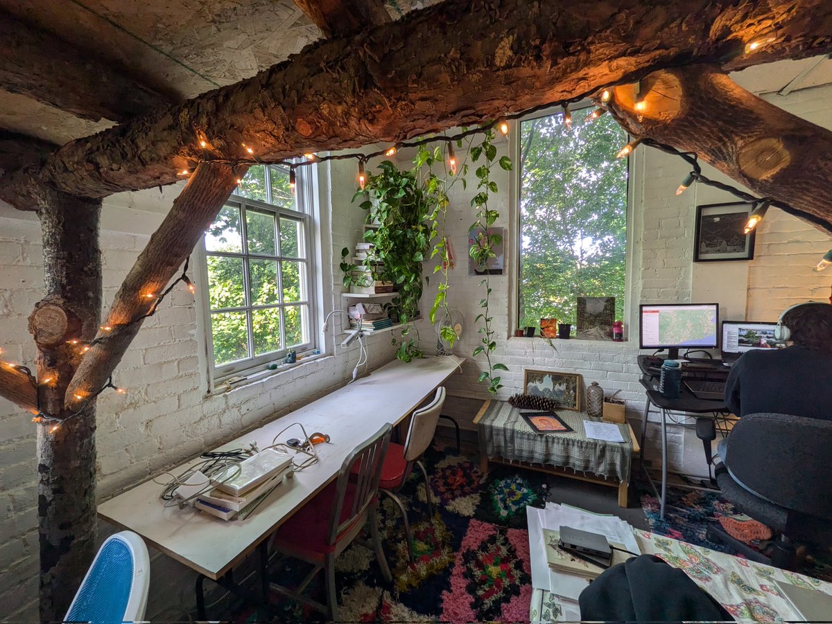 Cute shared office/studio space for rent in Greenfield, MA! $125/month includes all utilities, shared with my friend, 24/7 access 💕 I'll be sad to be leaving this space, it's got great light and a beautiful view. Message me if you're interested