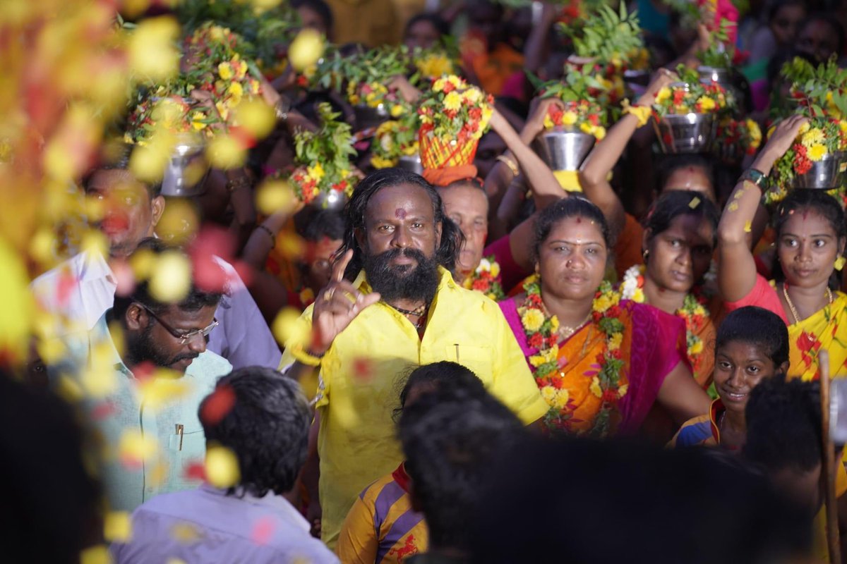 வழிப்பறி பண்ற, கூலிக்கு கொலை பண்ற நாய்களை எல்லாம் விட்டுடுங்க 

இனஒற்றுமையே பேசி, சகோதரத்துவம் போற்றும் தலைவர்களை மட்டும் பட்டியல்போட்டு தூக்கிடுங்க🤦🏻‍♂️🤦🏻‍♂️
#தேவேந்திரகுலவேளாளர் சமுகத்தின் சார்பாக வன்மையாககண்டிக்கிறேன் 
#KKSelvakumar
<a href="/RameshMuthuraj7/">மதகுபட்டி ரமேஸ் முத்துராஜா🐦</a> <a href="/BengaluruSanghi/">Deekshith Ambalam (Dheena)</a> <a href="/MuthiriAmbalam/">முத்திரி வலையன்</a>