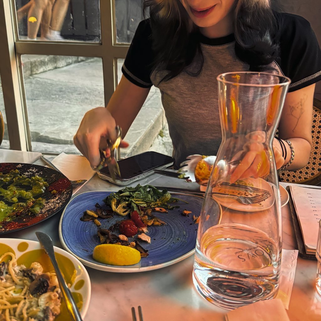 luckilyleyla's tweet photo. missing dinners in seoul 🍽️🤎
#stayselcaday #ssd https://t.co/PqfOUZA2Cy