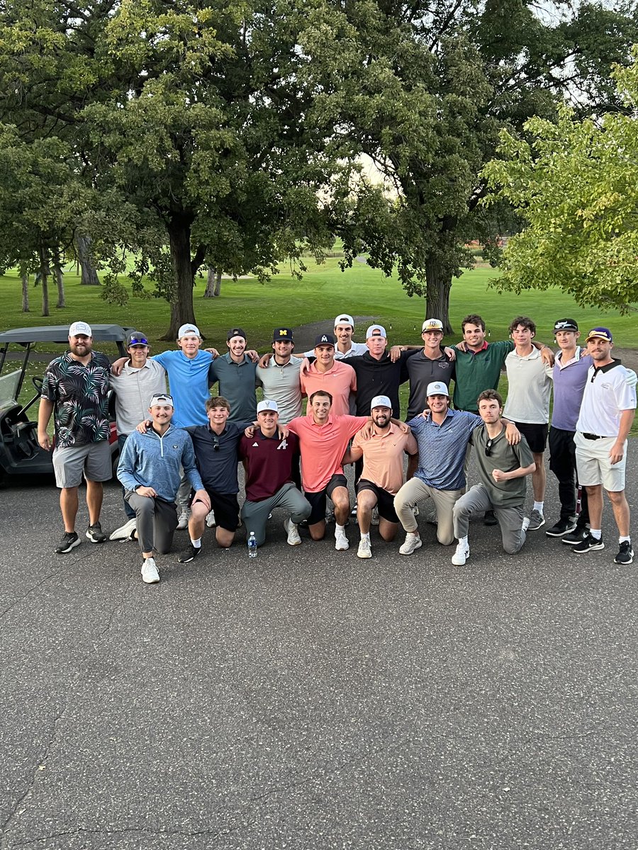We love our Pitchers!

2nd Annual Ubuntu Pitchers Outing for the boys… plus Marshall &amp; Stu 🦅

#FDSA #GoAuggies #Ubuntu