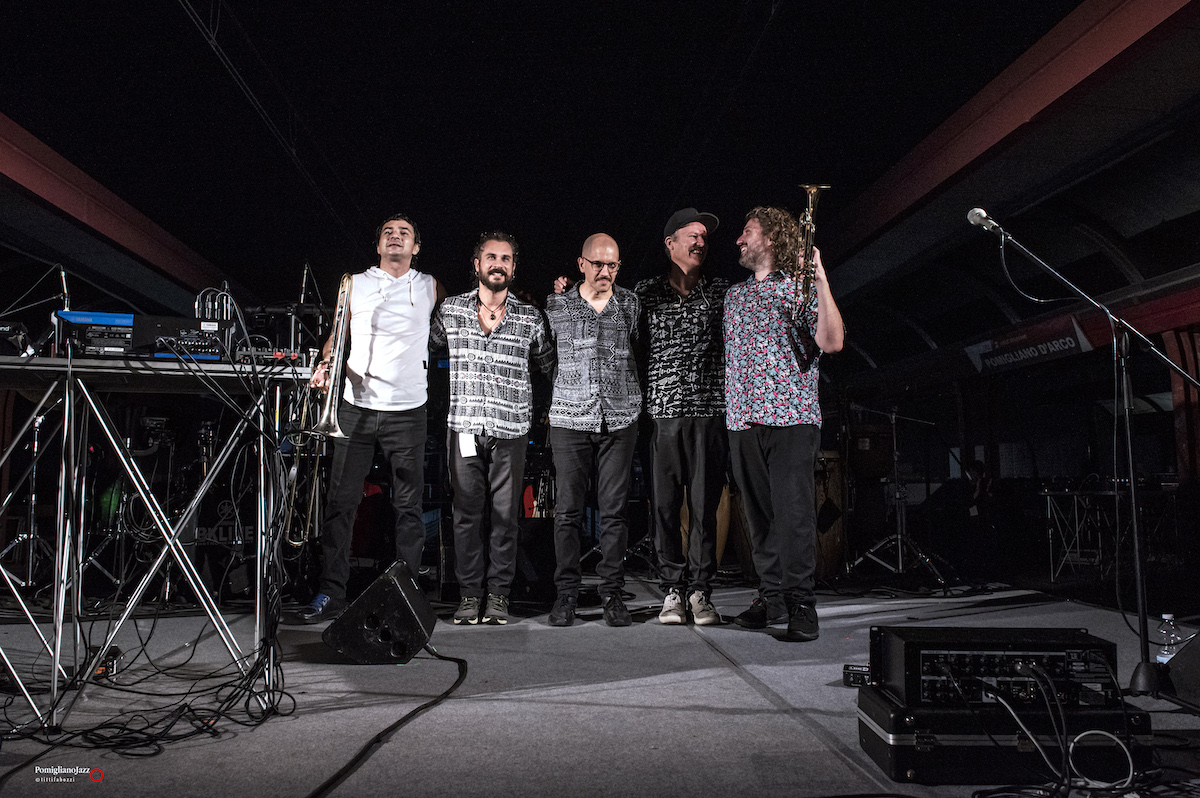 PomiglianoJazz's tweet photo. Cosmic Renaissance è il progetto che Gianluca Petrella ha portato sul palco del Pomigliano Jazz. Con il suo concerto riesce a far convivere il jazz più spirituale, l’ispirazione afro-futurista e space jazz insieme alla sperimentazione elettronica.

 Ph. Titti Fabozzi

#pjazz2024 https://t.co/NQG9qbwzds