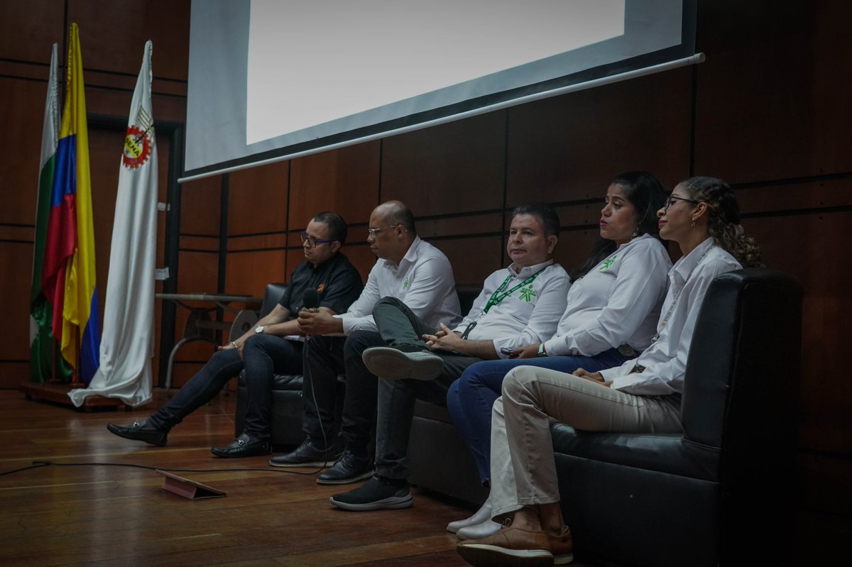 johnalbeirogir's tweet photo. Acompañé el espacio de participación ciudadana del Centro de Servicios y Gestión Empresarial del @SENA_Antioquia como parte de está actividad que realizamos en toda la Regional para dar transparencia a nuestra gestión y escuchar a los participantes. https://t.co/a1CfCodjpC