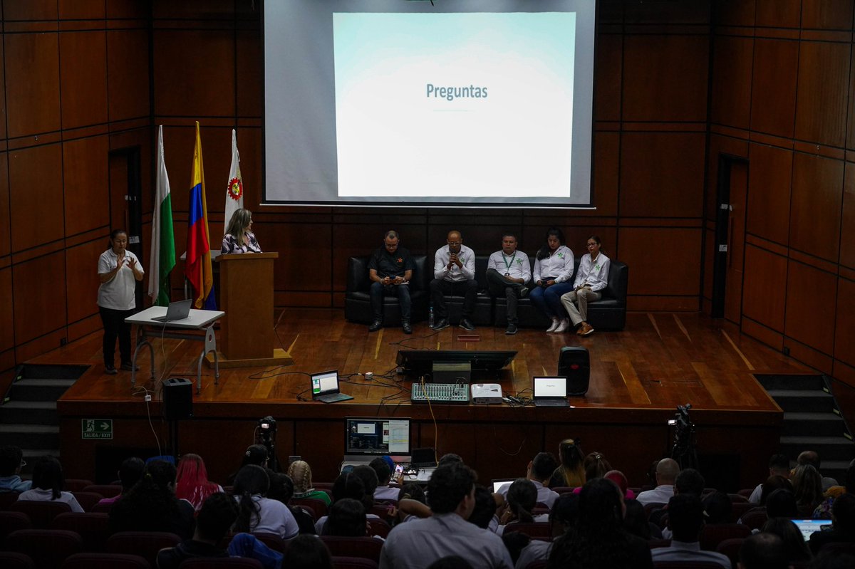 johnalbeirogir's tweet photo. Acompañé el espacio de participación ciudadana del Centro de Servicios y Gestión Empresarial del @SENA_Antioquia como parte de está actividad que realizamos en toda la Regional para dar transparencia a nuestra gestión y escuchar a los participantes. https://t.co/a1CfCodjpC
