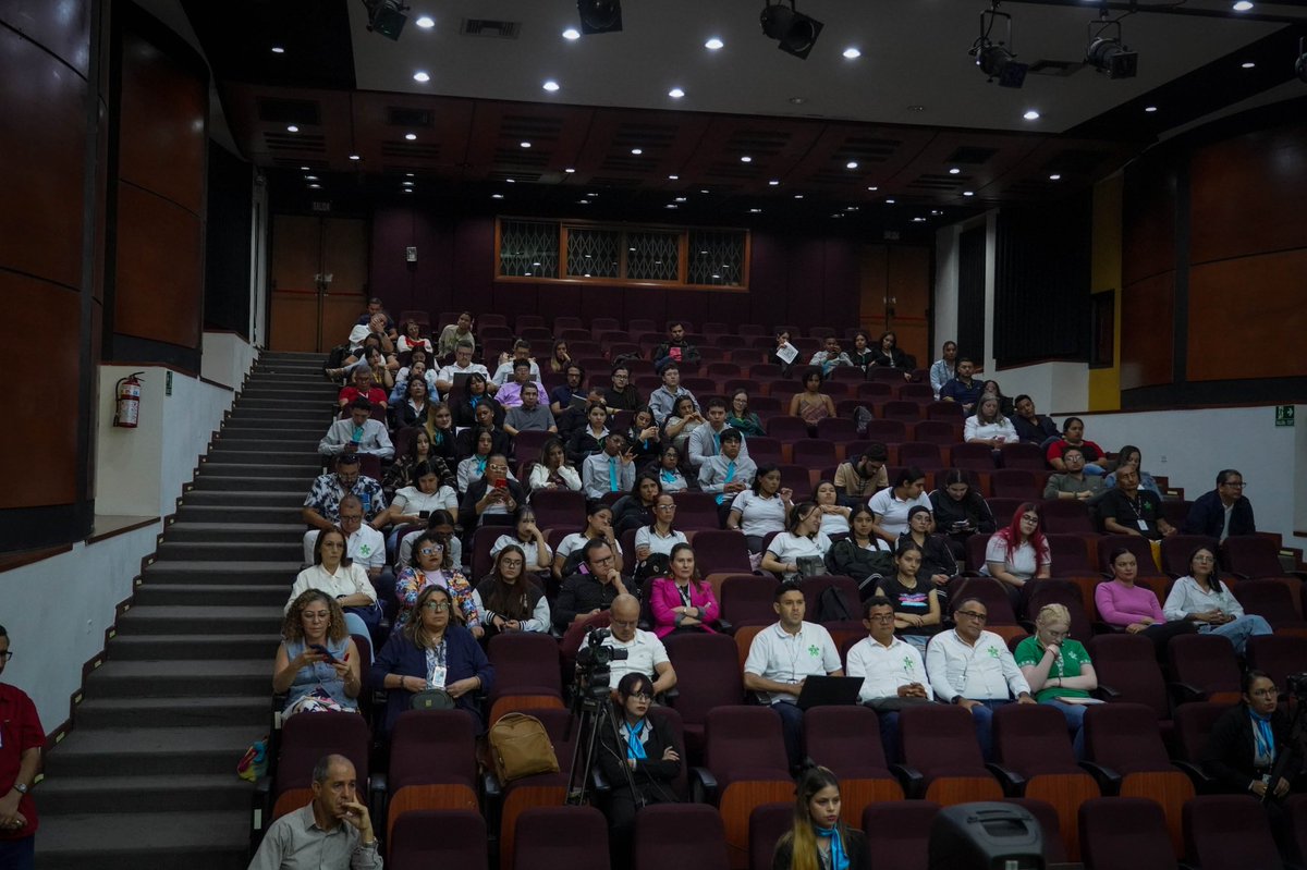 johnalbeirogir's tweet photo. Acompañé el espacio de participación ciudadana del Centro de Servicios y Gestión Empresarial del @SENA_Antioquia como parte de está actividad que realizamos en toda la Regional para dar transparencia a nuestra gestión y escuchar a los participantes. https://t.co/a1CfCodjpC
