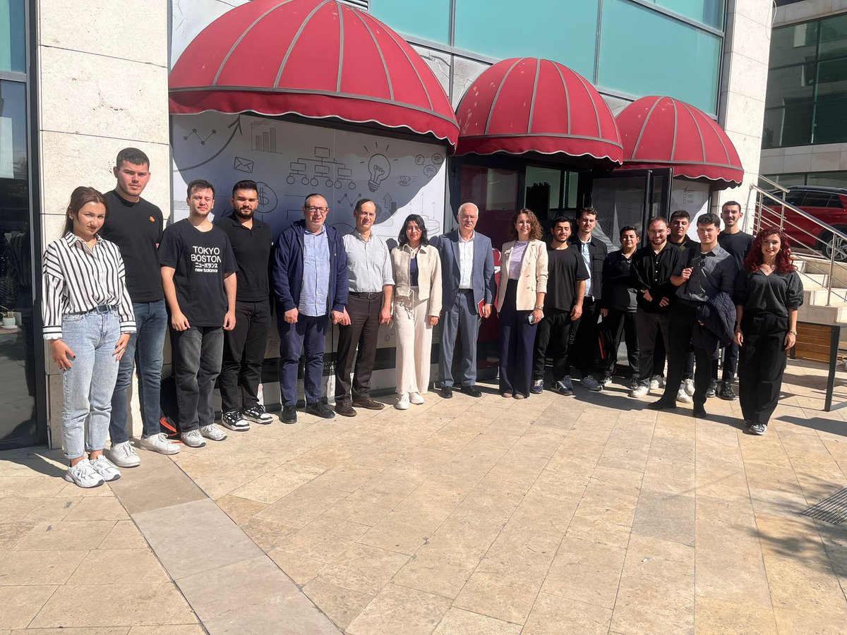 OSTIMTECHGLM's tweet photo. OSTİM Yatırım Genel Müdürü Abdullah Çörtü, OSTİM Vakfı Finans Koordinatörü Serdar Marasalı ve Meksis firmasından Tunç Baskın’ın katılımıyla Girişimcilik ve Liderlik Merkezinde tanıtım toplantısı düzenlendi. ⤵️ https://t.co/OtJAimA29h