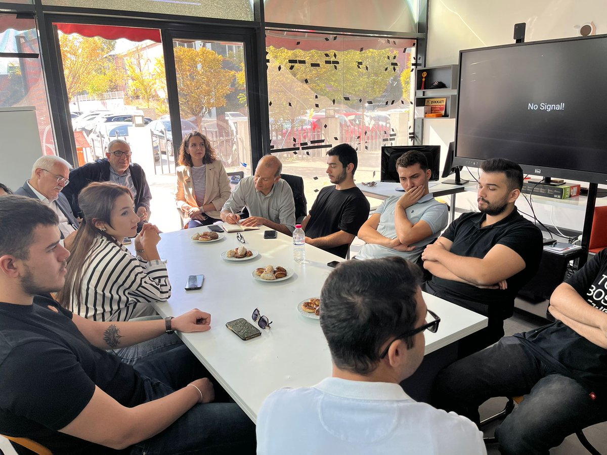 OSTIMTECHGLM's tweet photo. OSTİM Yatırım Genel Müdürü Abdullah Çörtü, OSTİM Vakfı Finans Koordinatörü Serdar Marasalı ve Meksis firmasından Tunç Baskın’ın katılımıyla Girişimcilik ve Liderlik Merkezinde tanıtım toplantısı düzenlendi. ⤵️ https://t.co/OtJAimA29h