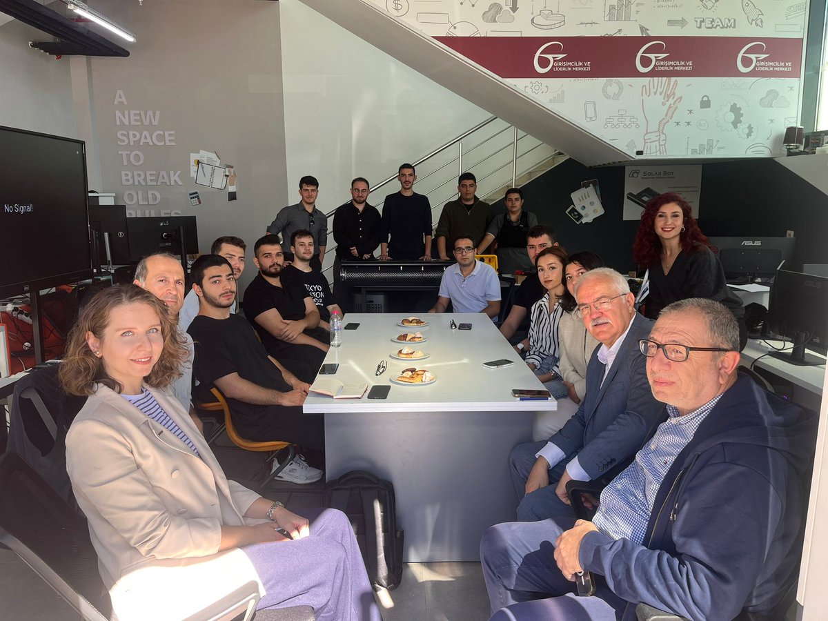OSTIMTECHGLM's tweet photo. OSTİM Yatırım Genel Müdürü Abdullah Çörtü, OSTİM Vakfı Finans Koordinatörü Serdar Marasalı ve Meksis firmasından Tunç Baskın’ın katılımıyla Girişimcilik ve Liderlik Merkezinde tanıtım toplantısı düzenlendi. ⤵️ https://t.co/OtJAimA29h