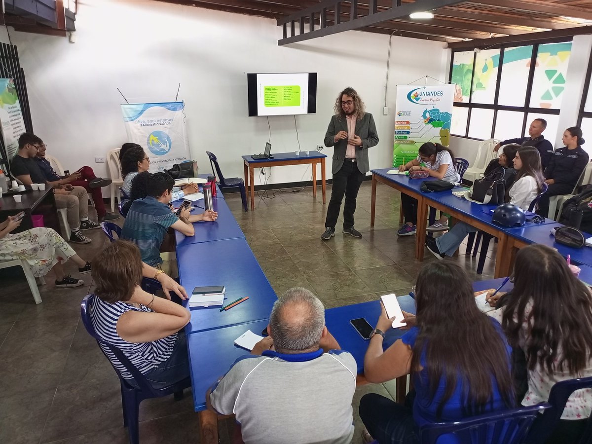 uniandesac's tweet photo. @rosaeleacevedo @XiomaraLeon21 @CESAP_AC Avanzamos con la participación del Crim. Jossué Belandria, hablando sobre la #PrevenciónDelSuicidio desde los factores de riesgo y protección. En los #CiclosFormativosPorLaVida en el marco de la Alianza #ViveAquíEstamos en el salón Luisa Paz de #UniandesAC https://t.co/NqQxxvu9Ox