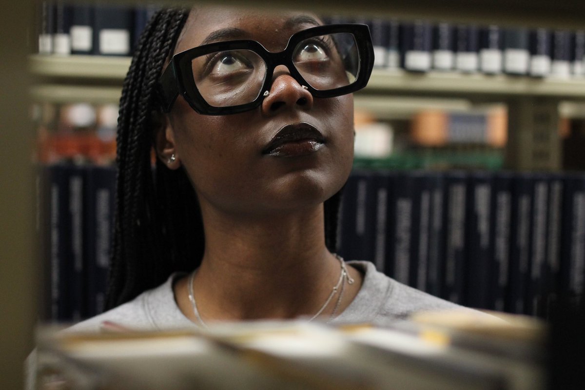 kevyomba's tweet photo. Library shots
#dmvphotography #libraryshoots https://t.co/Hd5nibw0Vw