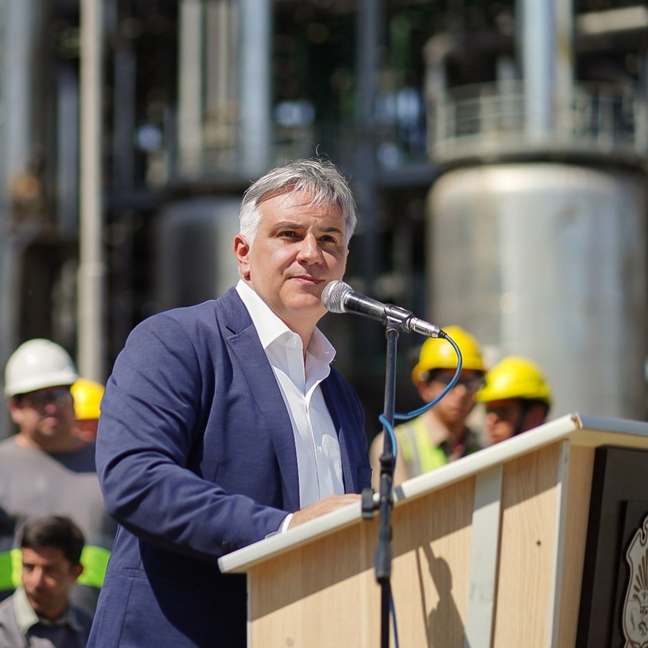 gobdecordoba's tweet photo. 📣 En #AlejandroRoca, departamento #JuárezCelman, el gobernador @MartinLlaryora reiteró el pedido para elevar el corte de biocombustibles al 25%.

🤝 Fue en el marco del anuncio de inversiones por 110 millones de dólares, de las empresas Promaíz, productora de bioetanol; y @AGDagro y Golden Peanut, productoras de maní para exportación. 

#SeguimosHaciendo