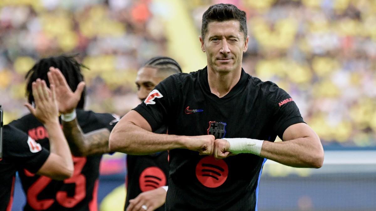aaronhn22_'s tweet photo. ¡Duelo por el Pichichi! ⚽️

Después de 6 jornadas el Maximo goleador de la Liga es 🇵🇱 Robert Lewandowski (6)

Entre la pelea también se encuentra el Rapinha 🇧🇷 y  Kylian Mbappé 🇫🇷 

¿Quién se acabará llevando el trofeo?

#gol #futbol #mbappe #lewandowski #trofeo #periodismo https://t.co/Mcv0JUNxTA